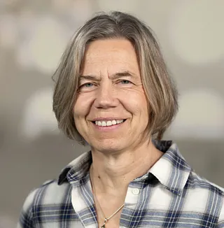 Gemeindekantorin Henrike Wischerhoff lächelt in die Kamera.