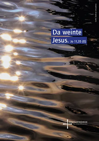 Monatsspruch März 2026; Foto von Wasser mit reflektierenden Sonnenstrahlen